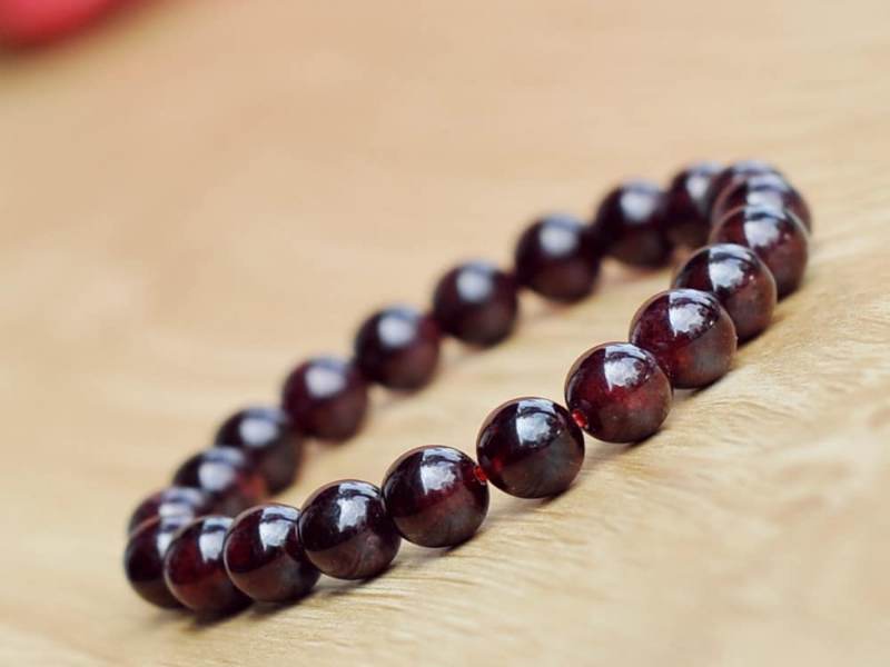 Vòng đá garnet được ưa chuộng trong lĩnh vực phong thủy