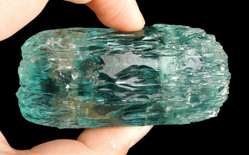 Đá aquamarine mang ý nghĩa trọn vẹn, bình yên