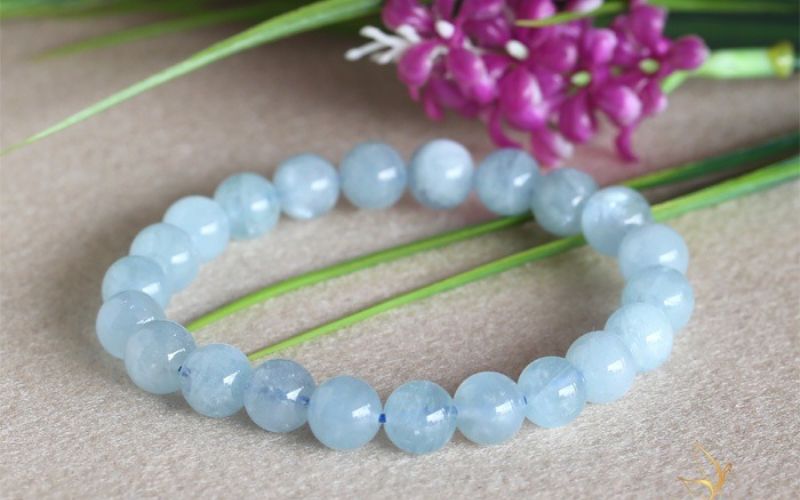 Vòng tay đá aquamarine mang đến sự toàn vẹn, bình yên