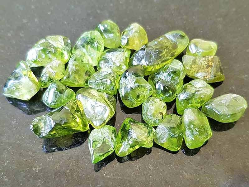 Đá peridot màu vàng xanh là phổ biến nhất