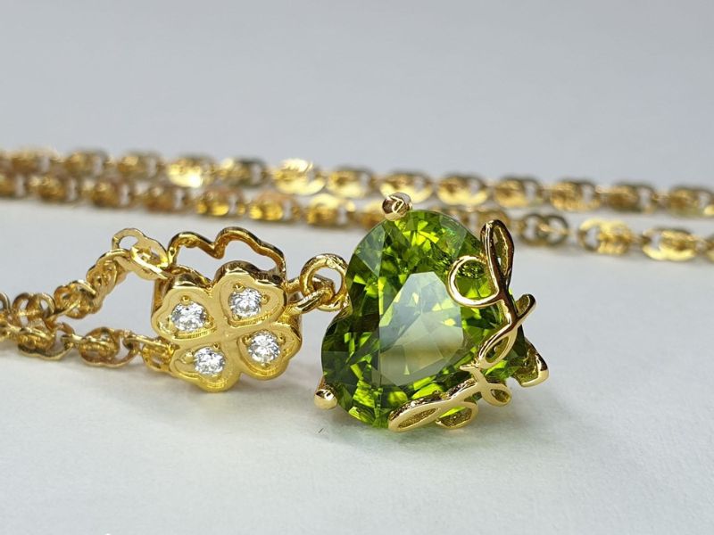 Những thiết kế trang sức đá Peridot đẹp mắt nhất hiện tại