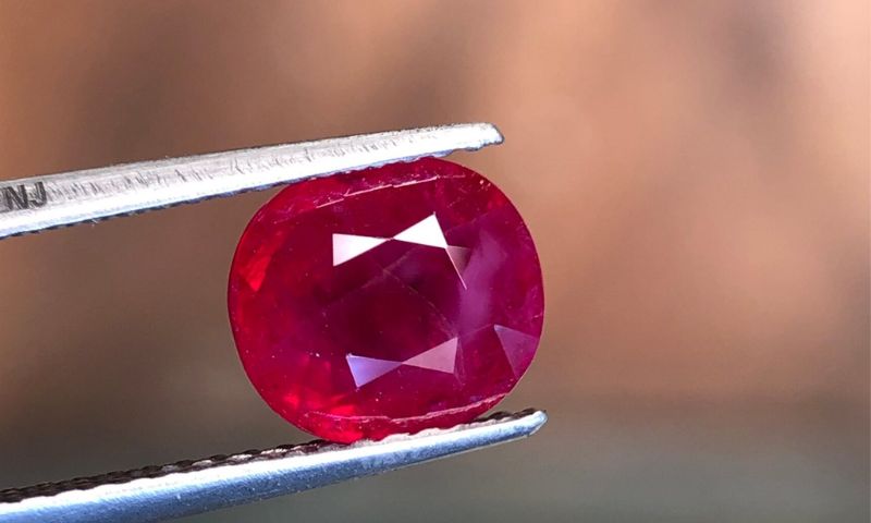 Viên ngọc Ruby màu đỏ tươi