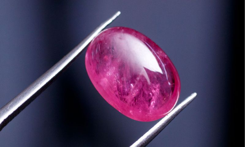 Viên ngọc Ruby màu tím