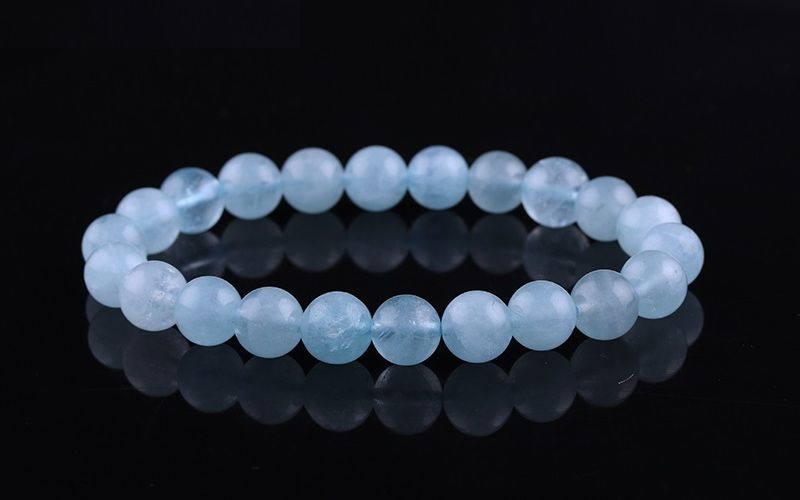 Vòng tay được chế tác từ những viên đá Aquamarine