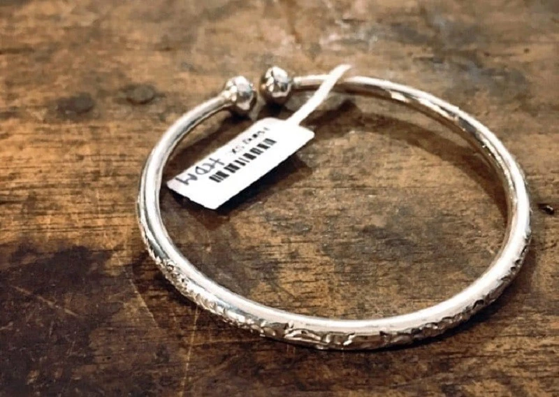 Bạc ta thiết kế đơn giản, truyền thống