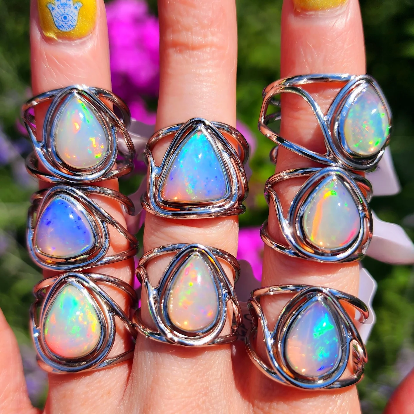 Opal quý là loại Opal nổi tiếng nhất nhờ hiệu ứng ánh sắc rực rỡ