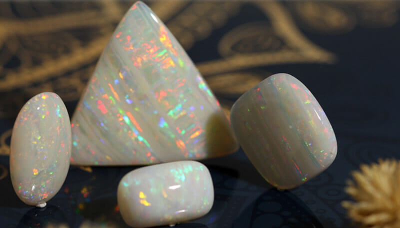 Giá đá Opal trắng tùy thuộc vào chất lượng, kích thước