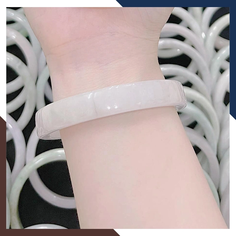 Mơ thấy đeo vòng cẩm thạch màu trắng báo hiệu giai đoạn ổn định tinh thần