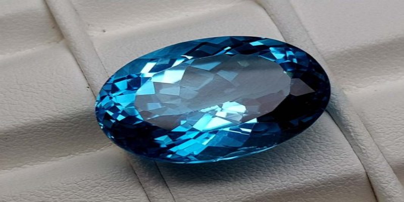 Topaz xanh dương thuộc hành Thủy hợp mệnh Thuỷ và Mộc