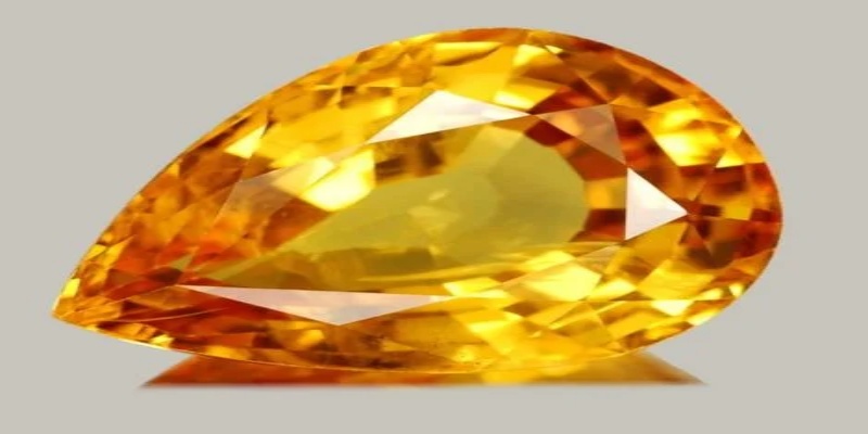 Topaz vàng cho mệnh Thổ và Kim