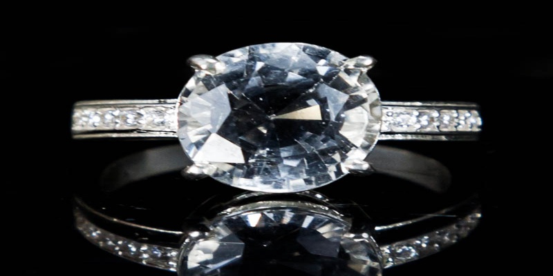 Topaz trắng hợp mệnh Kim và Thủy