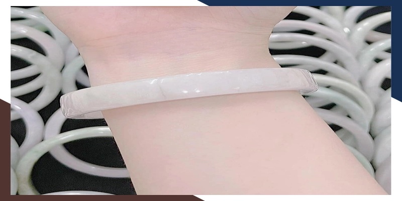 Vòng cẩm thạch trắng ngà thanh tao