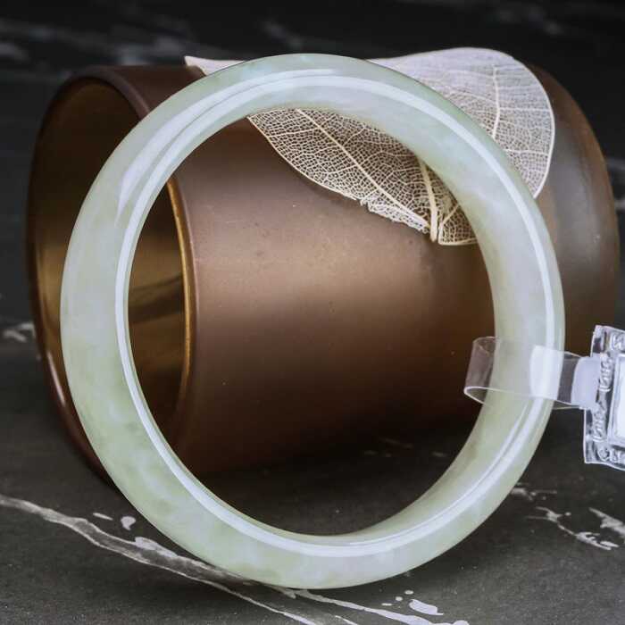 Vòng cẩm thạch đôi khi đắt hơn cả kim cương