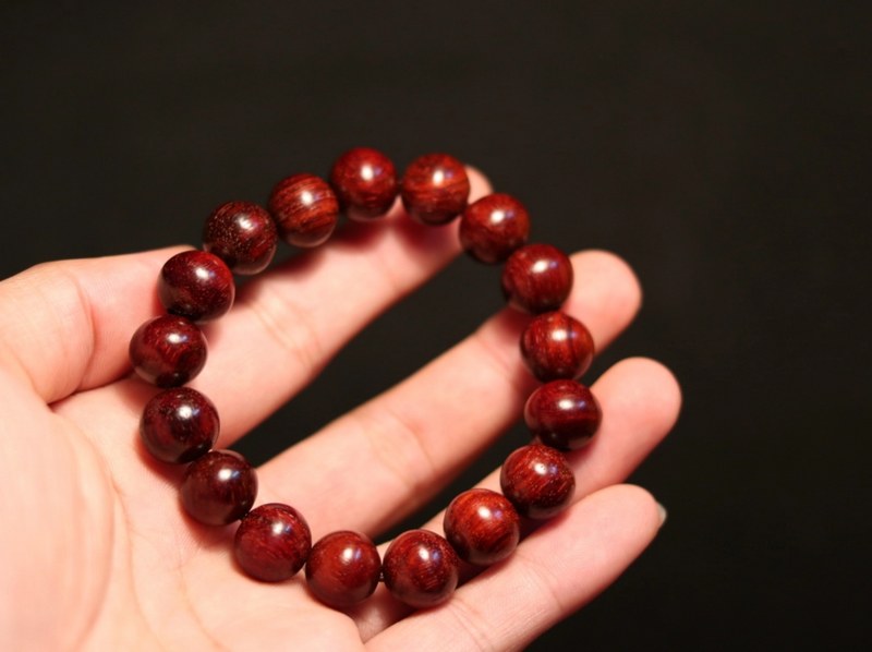 Vòng đeo tay 17 hạt và ý nghĩa trong đạo Phật