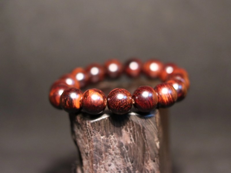 Ai nên đeo vòng tay 17 hạt?