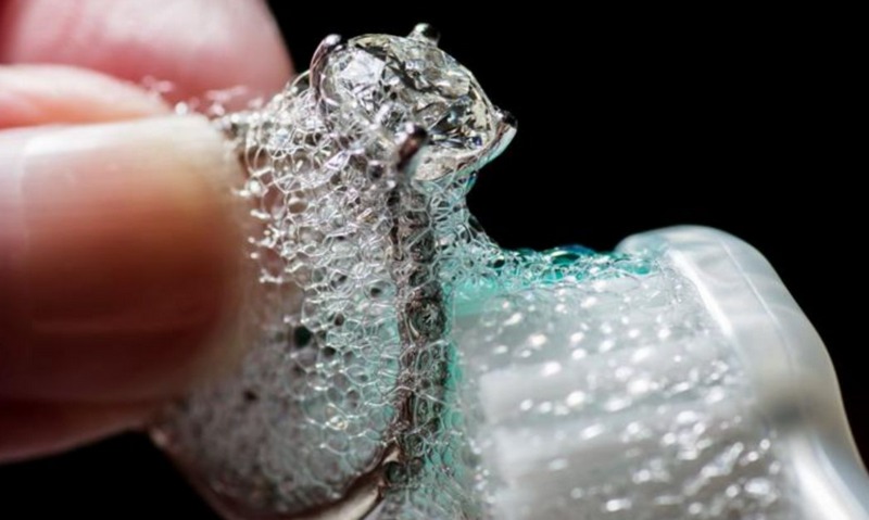 Vì sao trang sức bạc dễ bị xỉn màu?