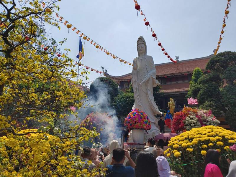 Cách cầu nguyện khi đi chùa sao cho đúng và thành tâm