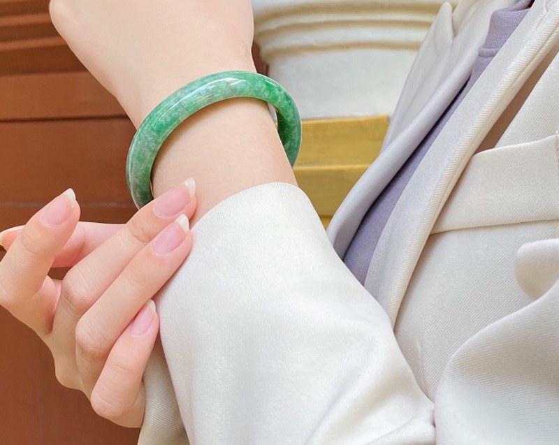 Vì sao chỉ cẩm thạch tự nhiên mới dễ lên nước?