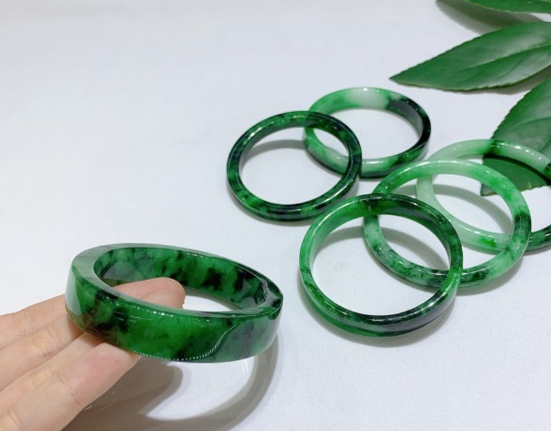 Ngọc bích và cẩm thạch đá nào quý và có giá trị hơn?